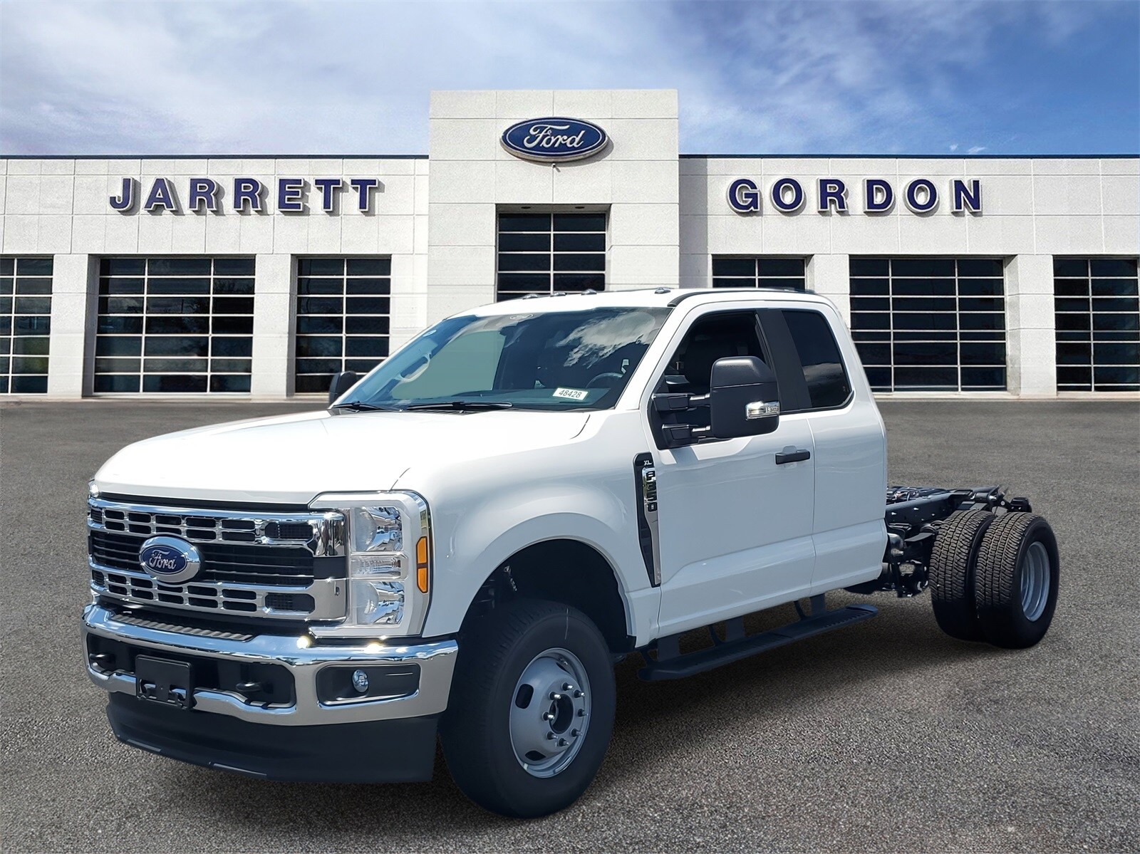 2025 Ford F-350 XL photo 2