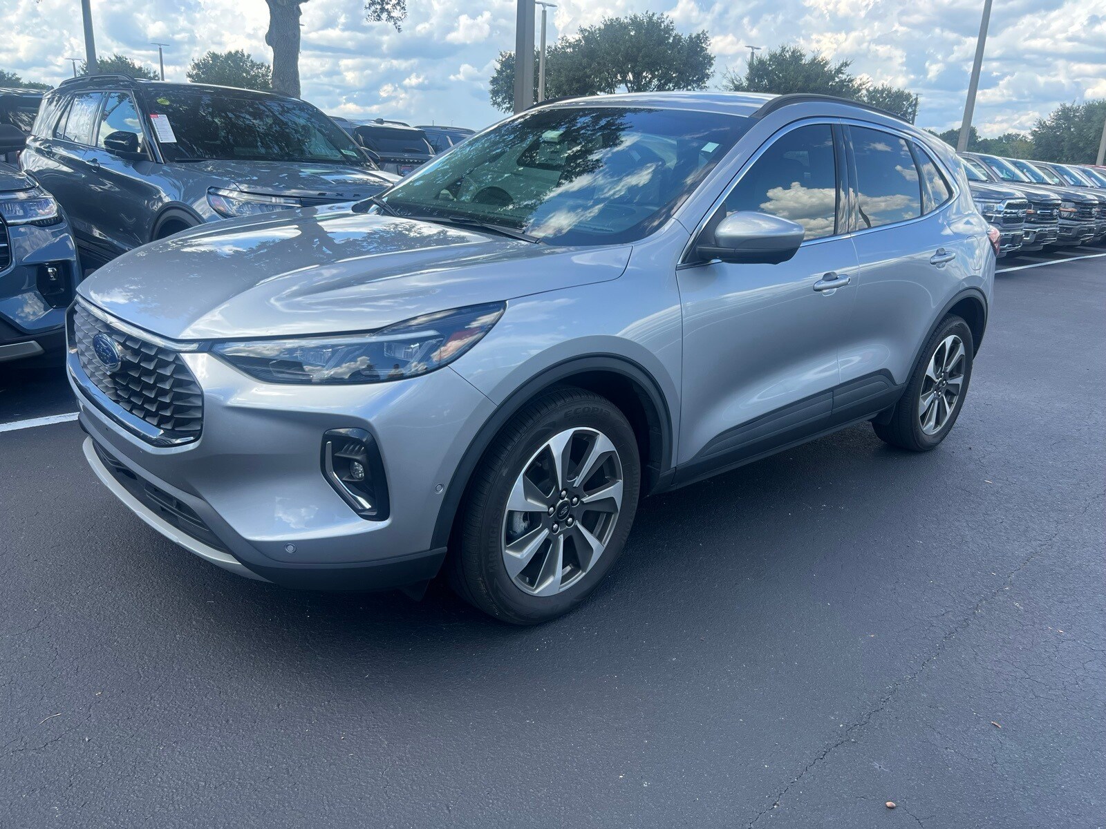 2023 Ford Escape Platinum photo 3