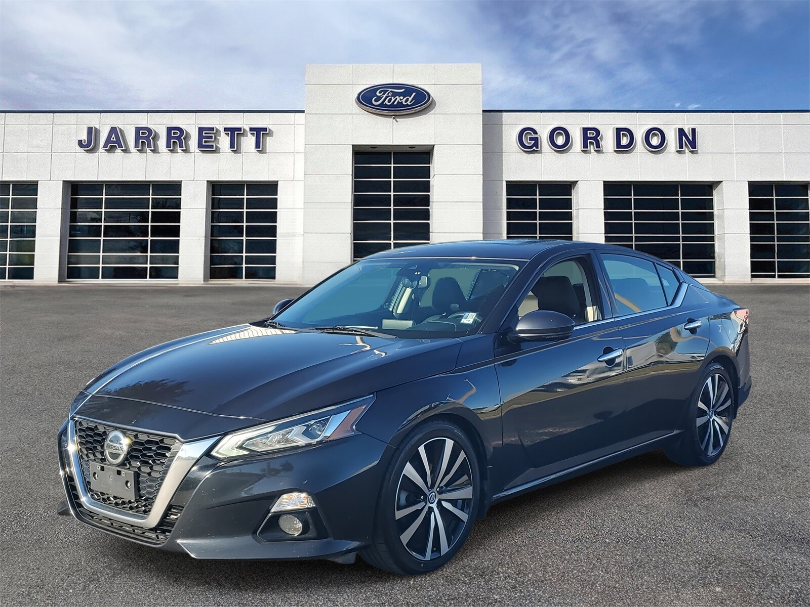 2020 Nissan Altima Platinum photo 2