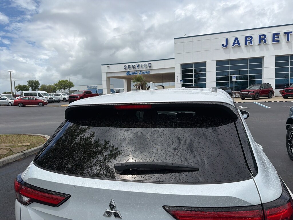 Used 2024 Mitsubishi Outlander SE SUV