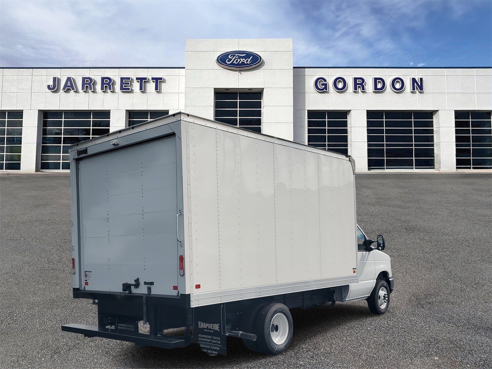 2026 Ford E-450 Cutaway photo 4