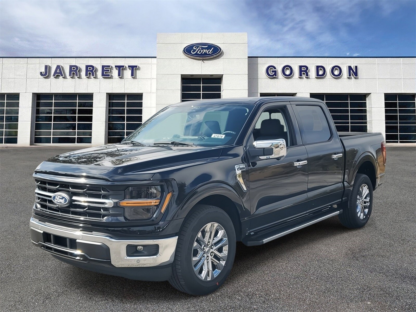 2025 Ford F-150 XLT photo 2