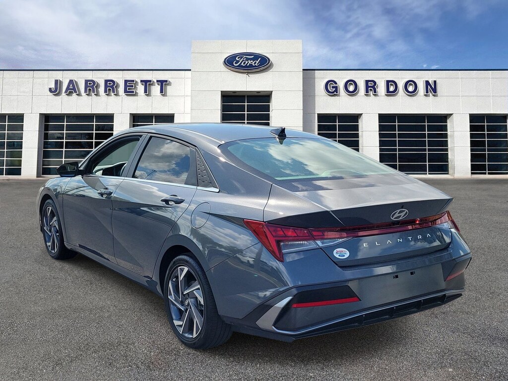 Certified 2025 Hyundai Elantra SEL Convenience Sedan