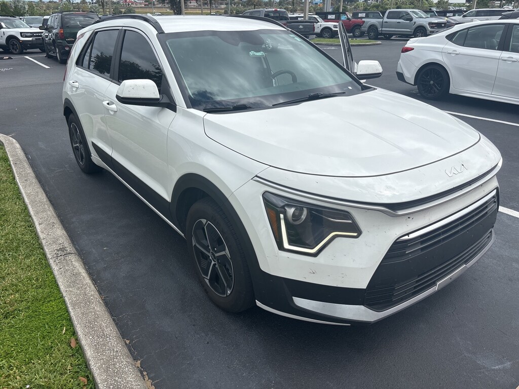 Used 2024 Kia Niro LX SUV
