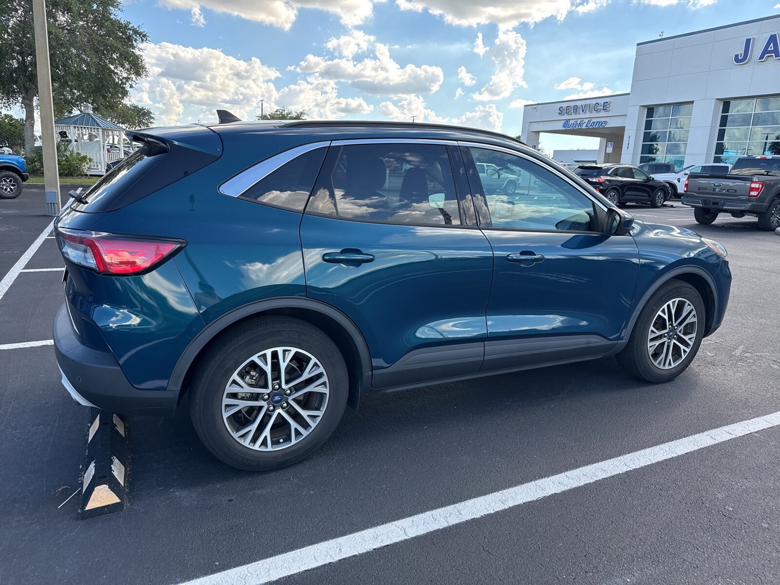 2020 Ford Escape SEL photo 3