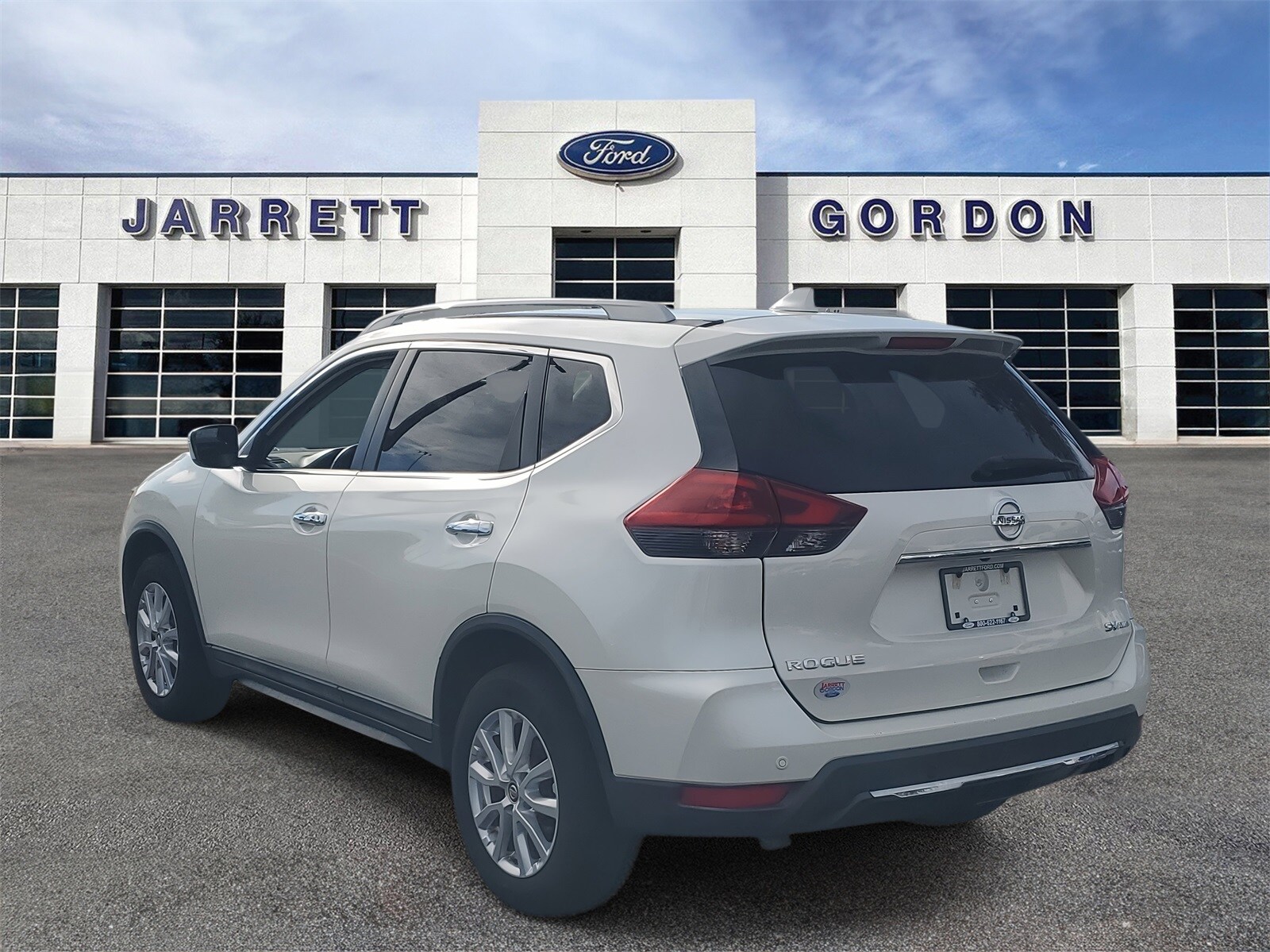 2019 Nissan Rogue SV photo 2
