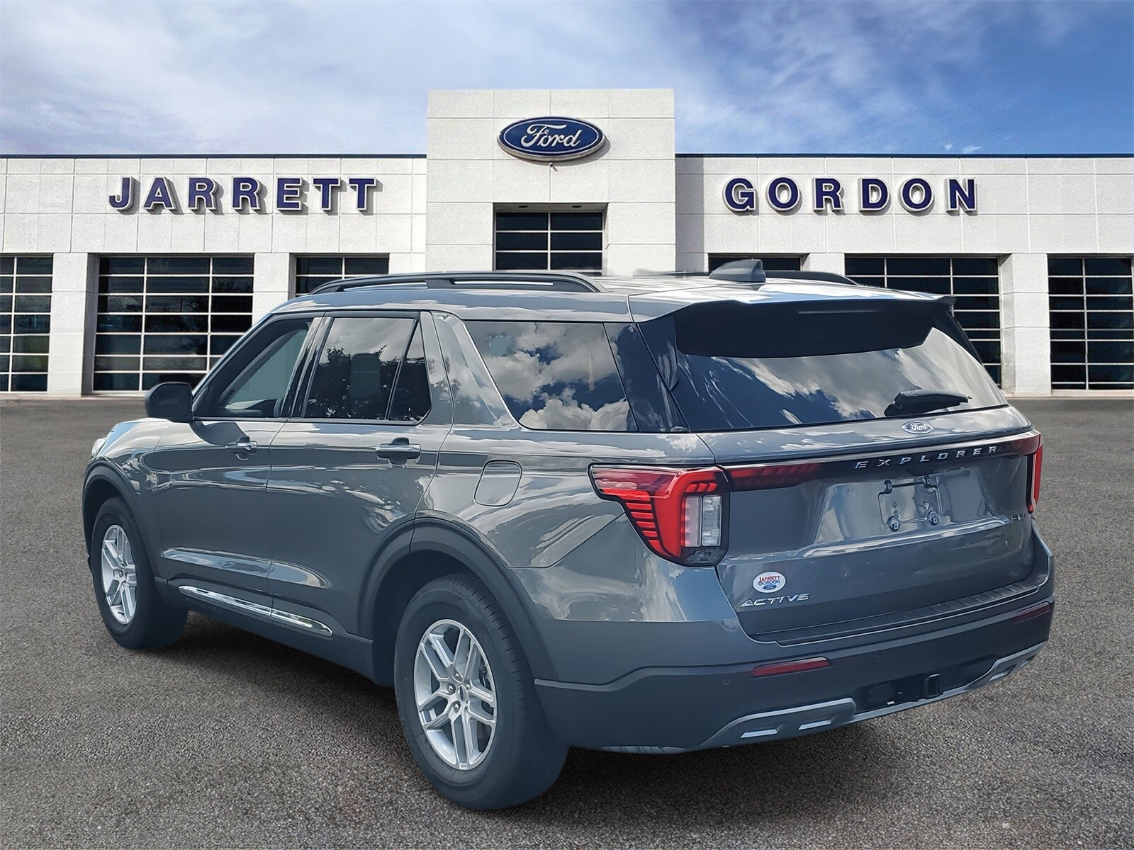2025 Ford Explorer photo 3