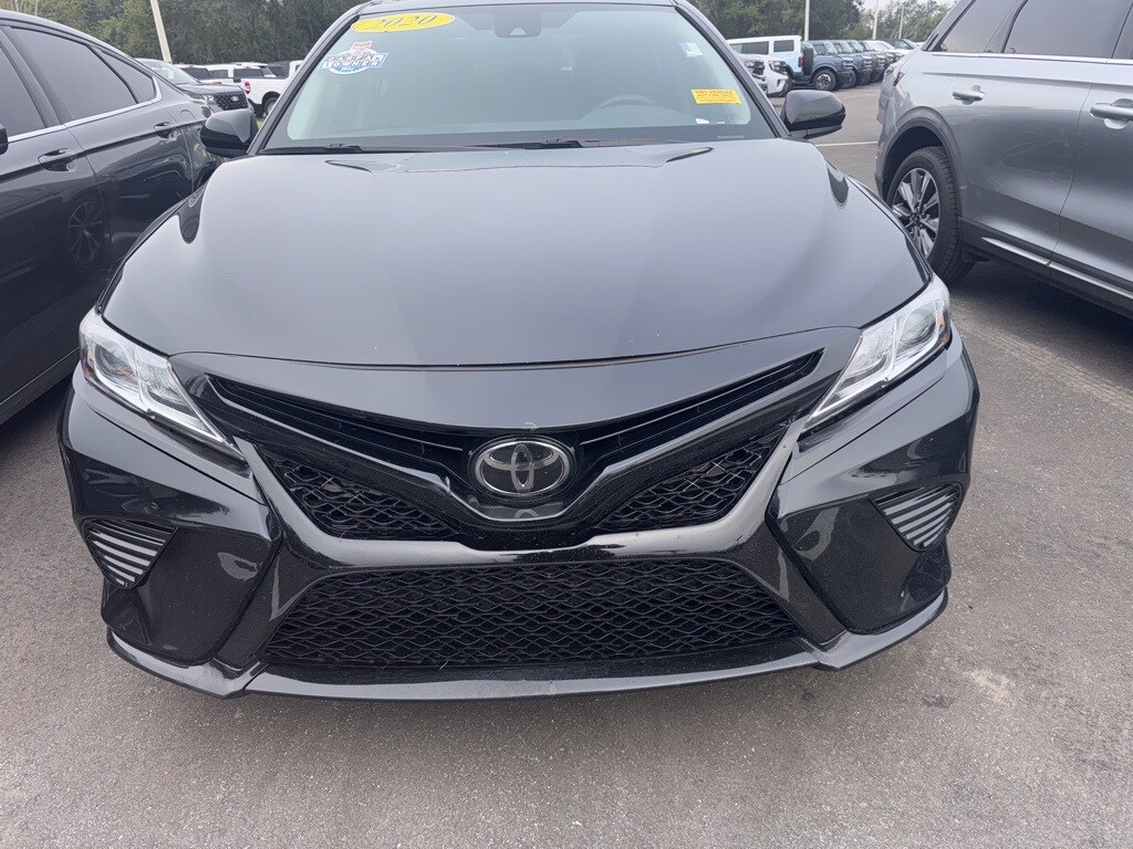 Used 2020 Toyota Camry SE Sedan