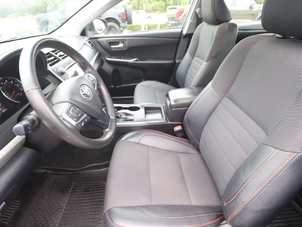 Used 2016 Toyota Camry SE Sedan