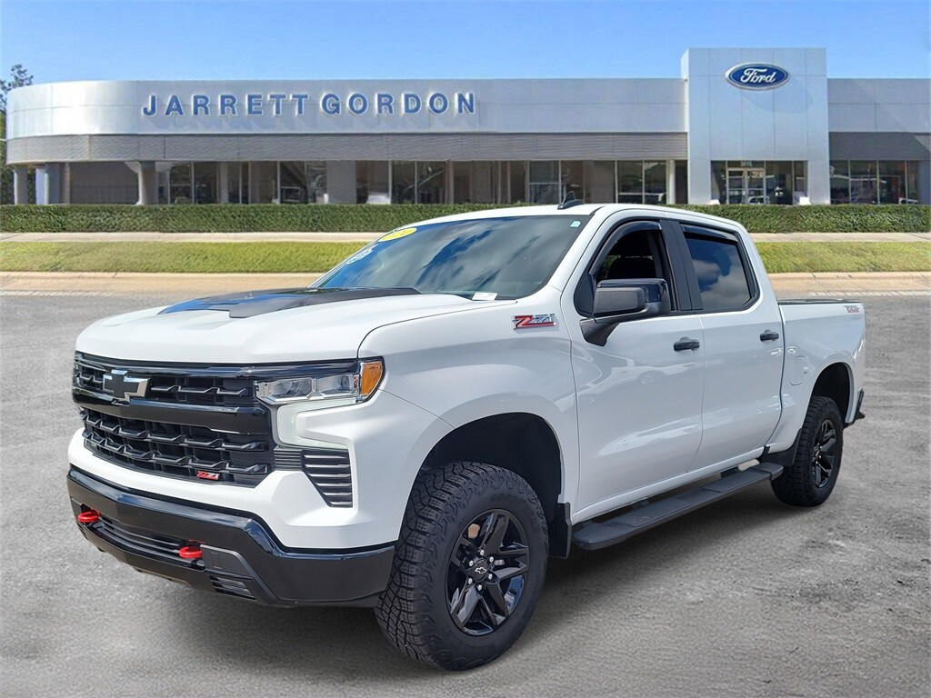 2024 Chevrolet Silverado 1500 LT Trail Boss photo 2