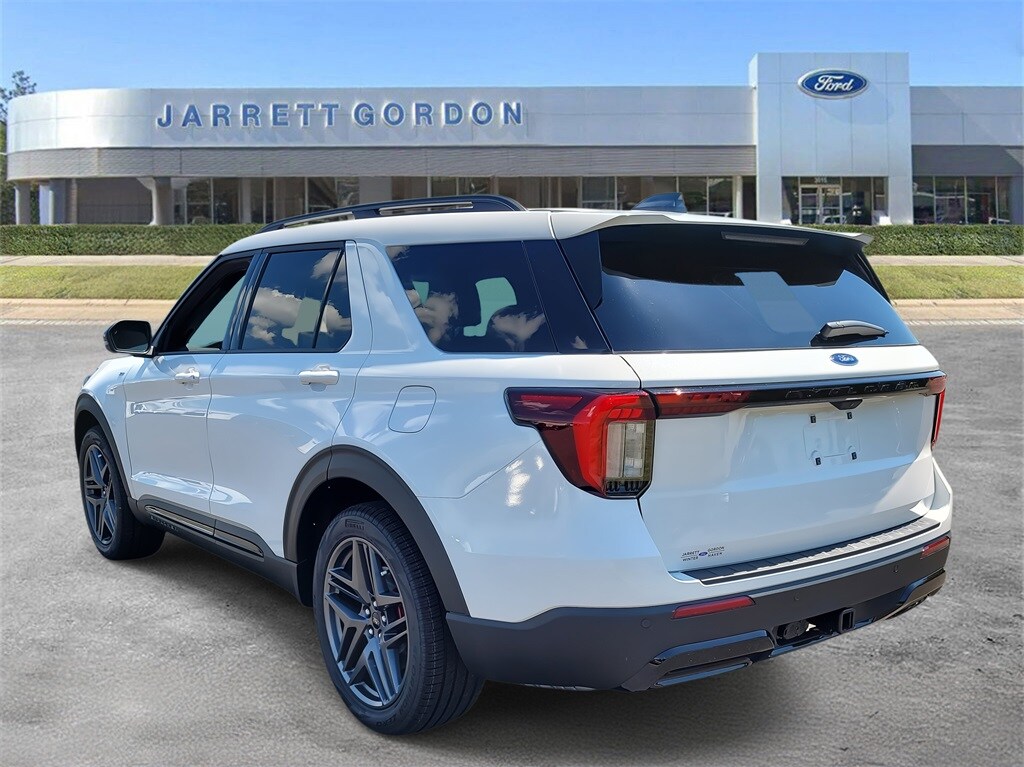 2025 Ford Explorer ST-Line photo 2
