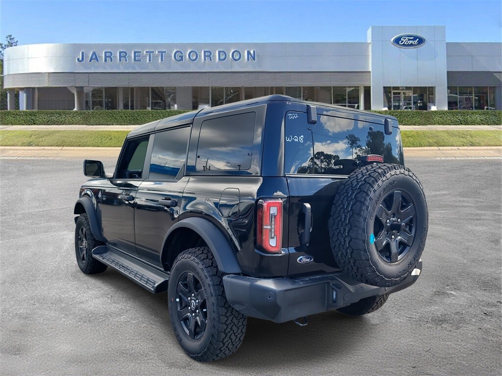 2025 Ford Bronco Outer Banks photo 3