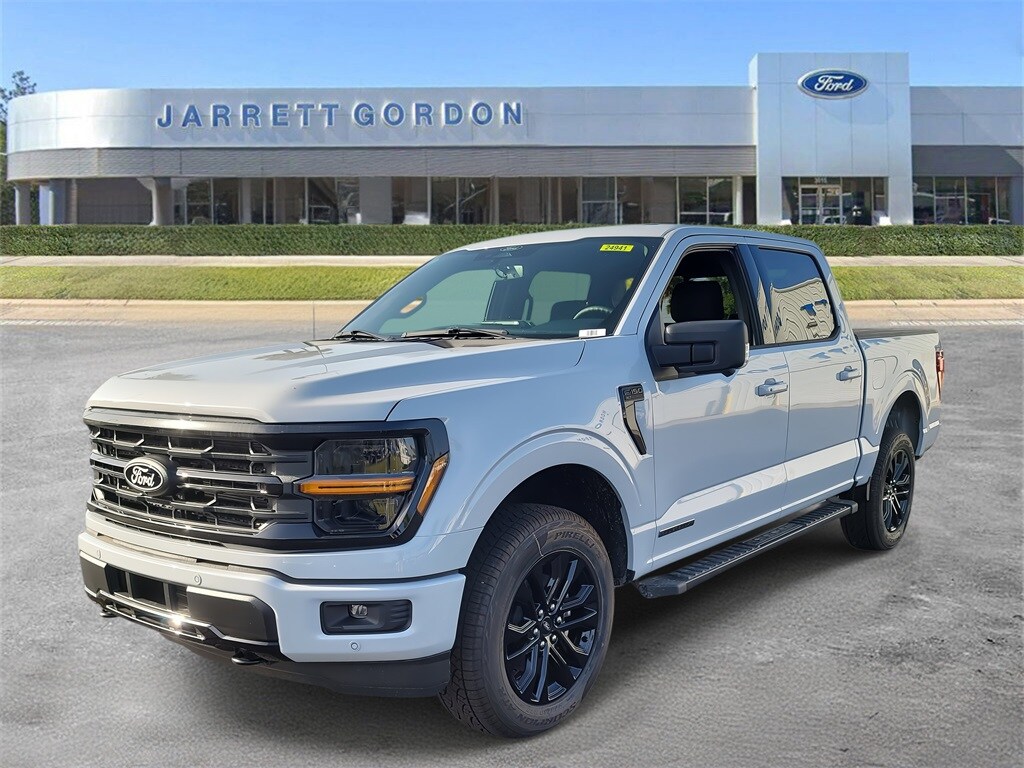 2025 Ford F-150 XLT photo 2