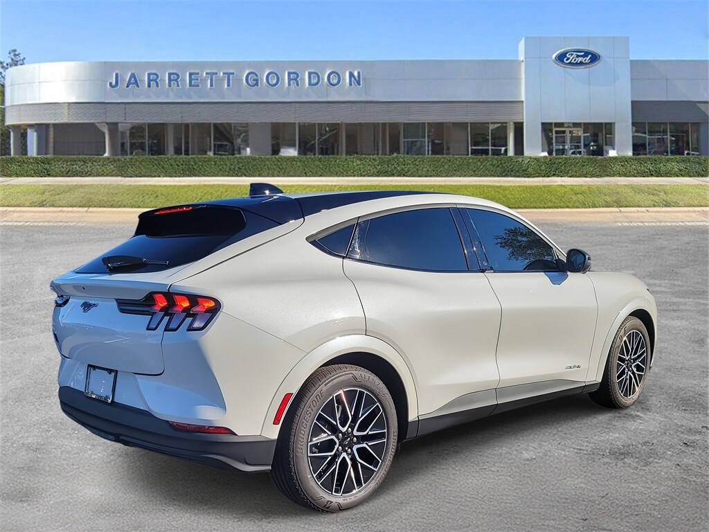 2025 Ford Mustang Mach-E Premium photo 3