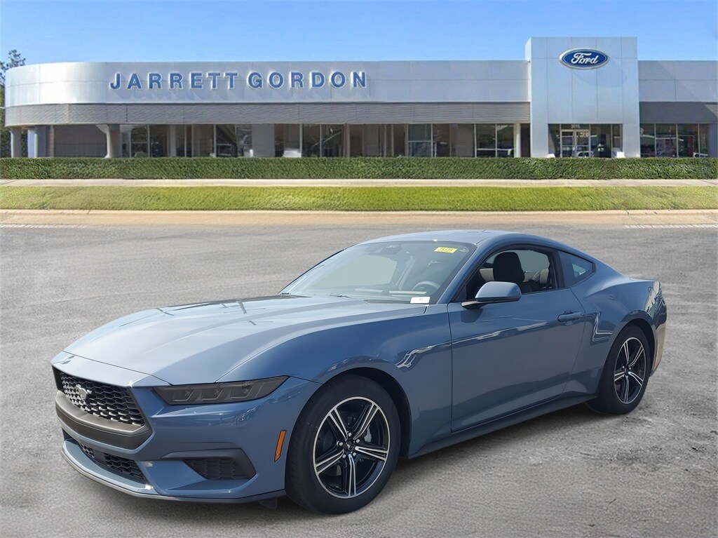 2025 Ford Mustang EcoBoost photo 2