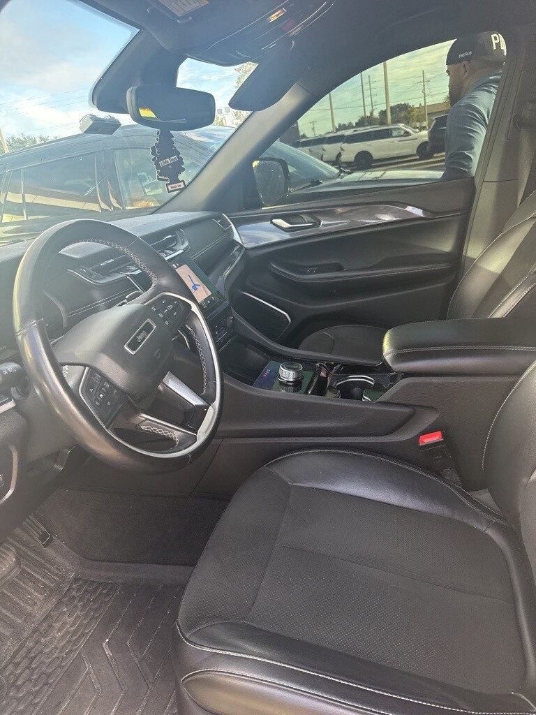 2021 Jeep Grand Cherokee Altitude photo 3