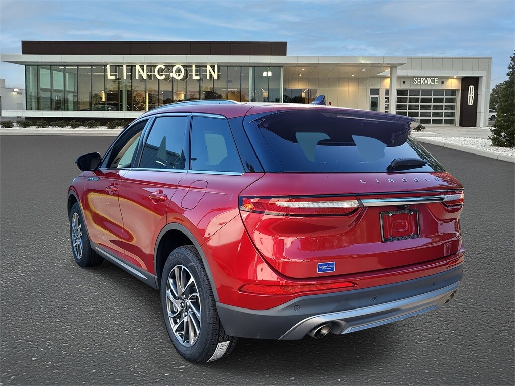 2022 Lincoln Corsair Standard photo 3