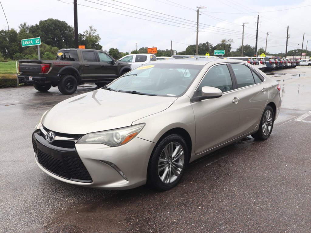 Used 2016 Toyota Camry SE Sedan