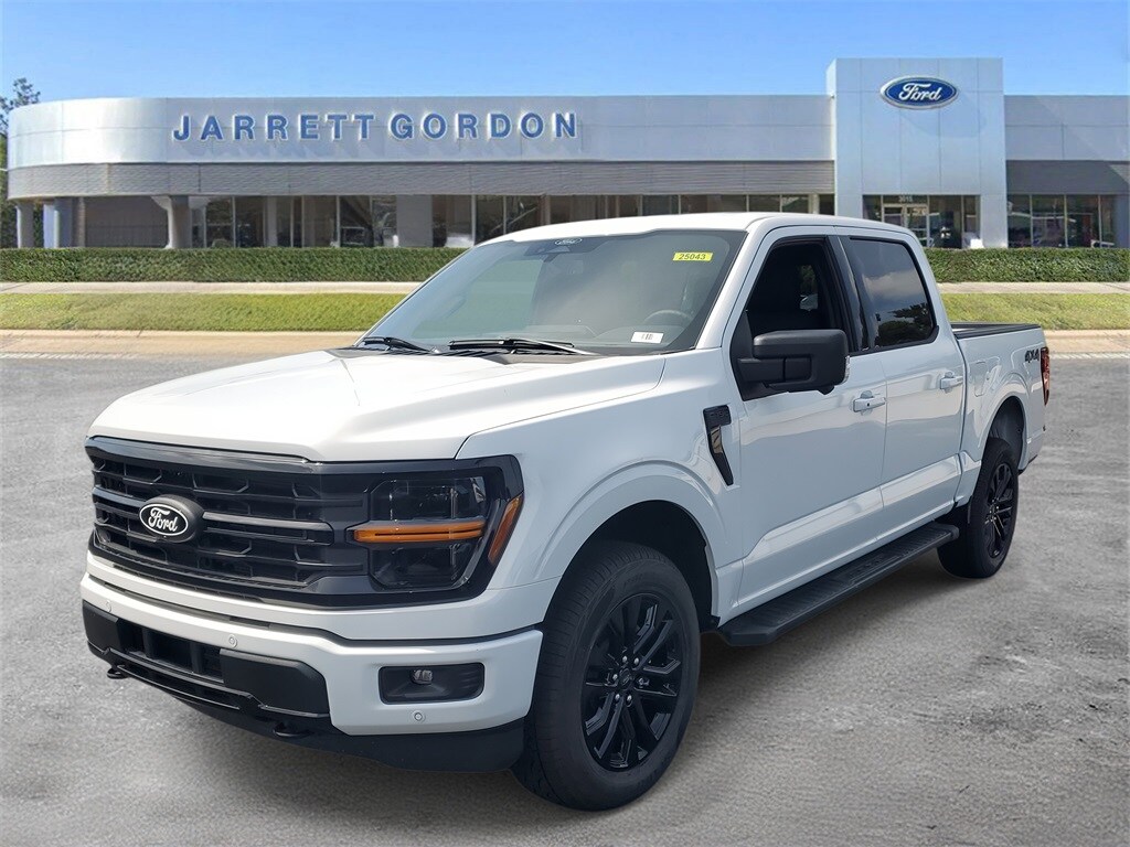 2025 Ford F-150 XLT photo 2