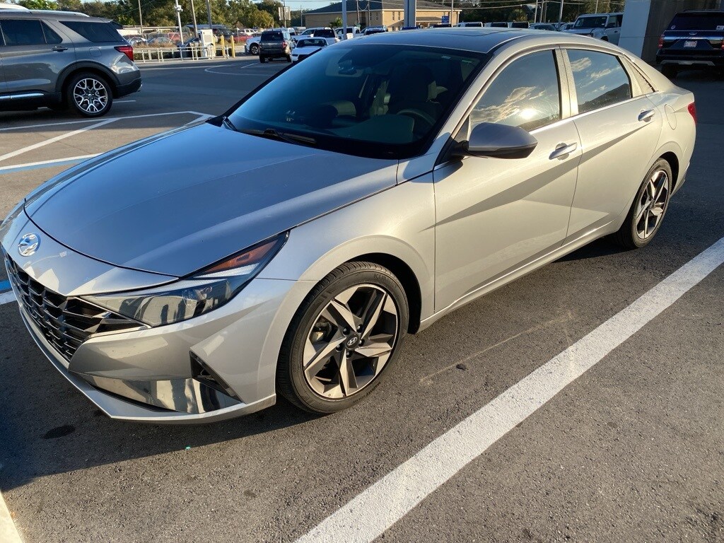Used 2022 Hyundai Elantra SEL Sedan