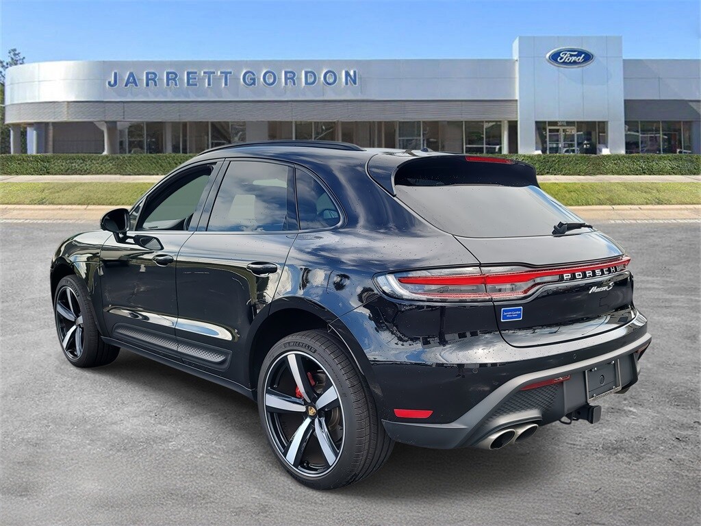 2024 Porsche Macan S photo 2