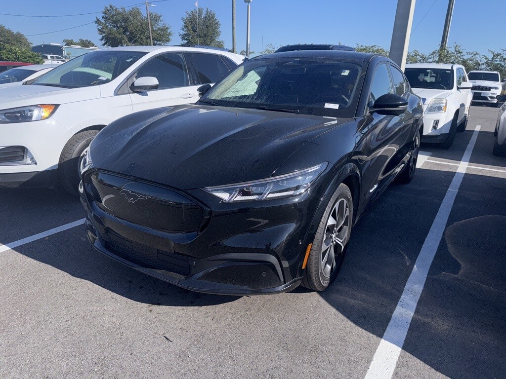 2023 Ford Mustang Mach-E Premium photo 2