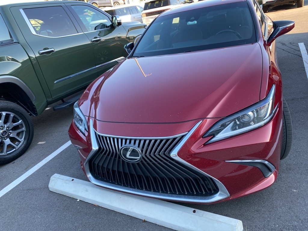 2020 Lexus ES 350's photo