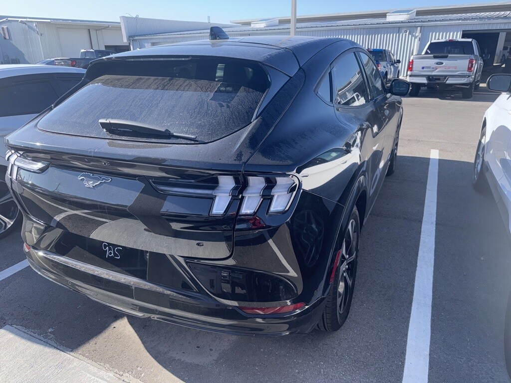 2023 Ford Mustang Mach-E Premium photo 4
