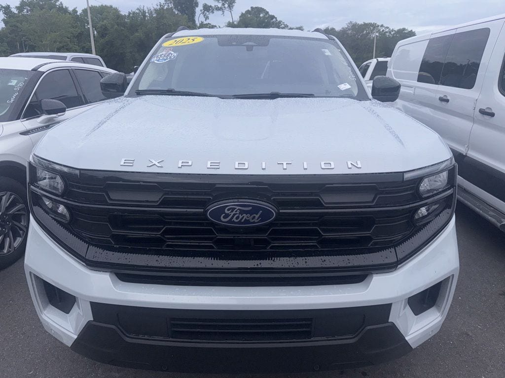 2025 Ford Expedition's photo