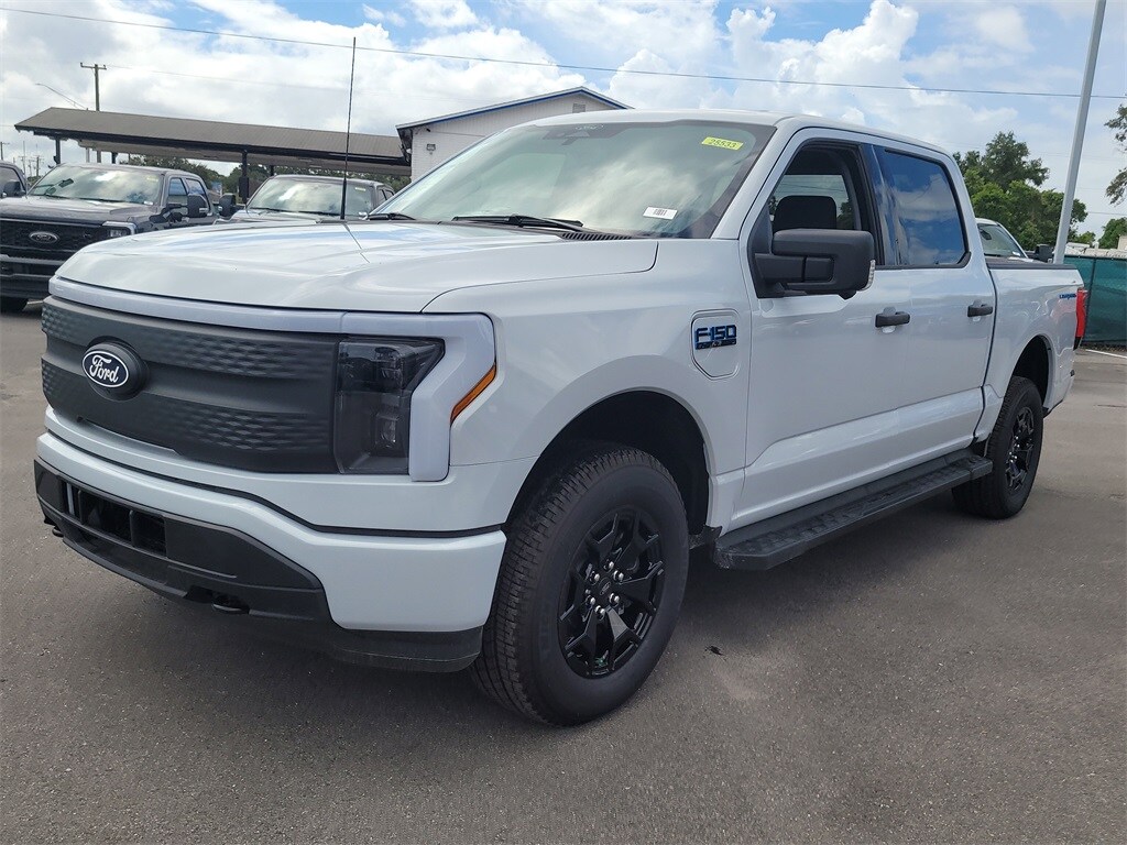 New 2025 Ford F-150 Lightning XLT TRUCK