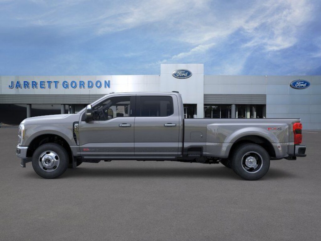 New 2026 Ford F-350 Lariat Truck Crew Cab