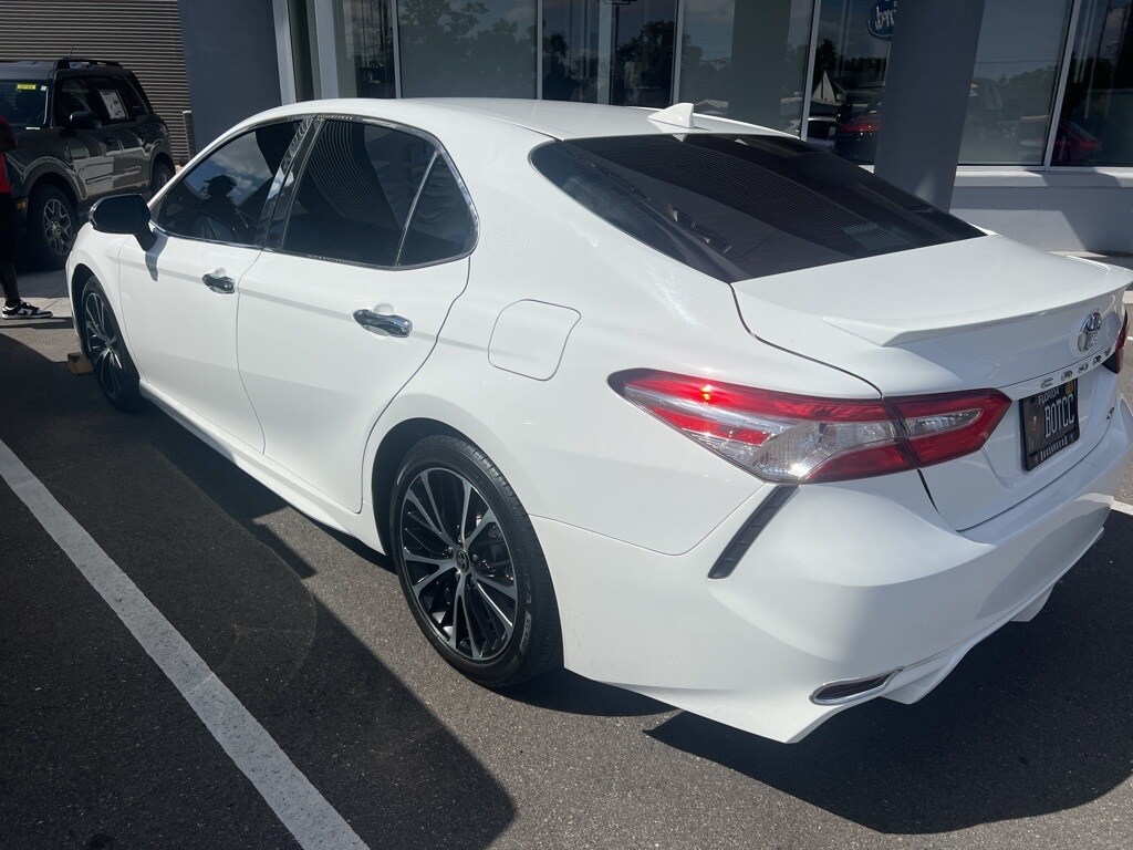 Used 2020 Toyota Camry SE Sedan
