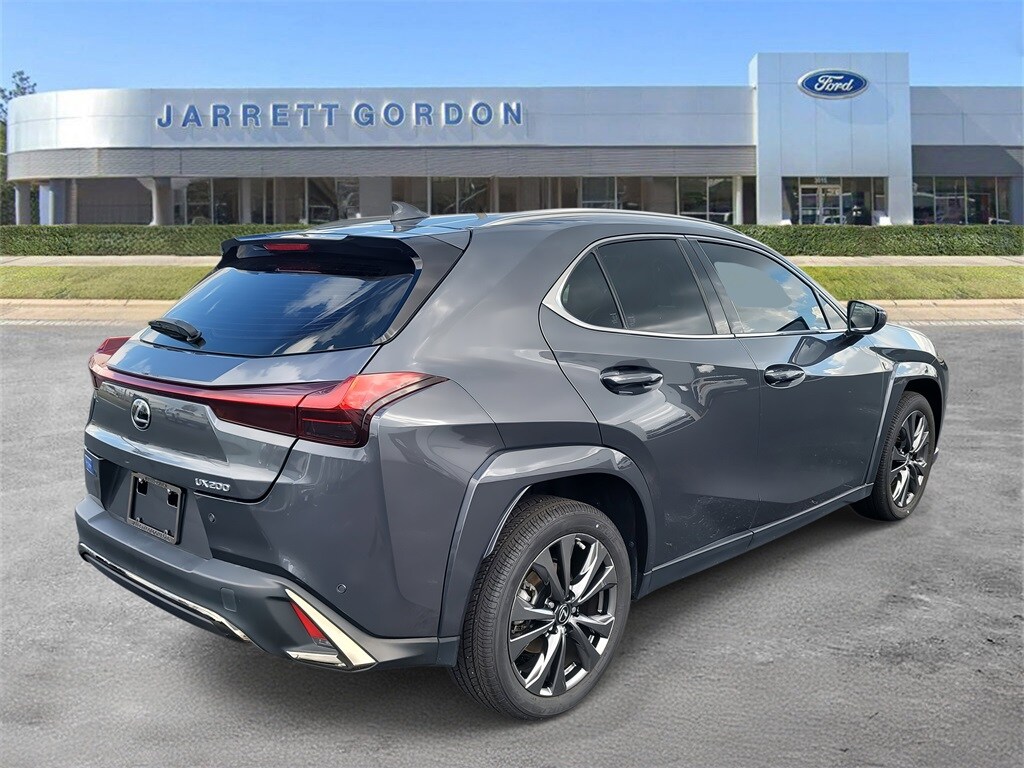 2022 Lexus UX 200 F SPORT photo 3