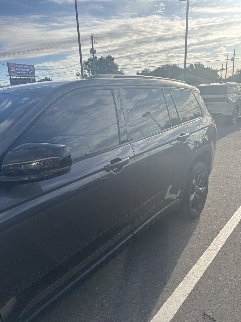 2021 Jeep Grand Cherokee Altitude photo 2
