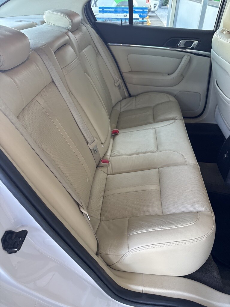 2015 Lincoln MKS Base photo 3