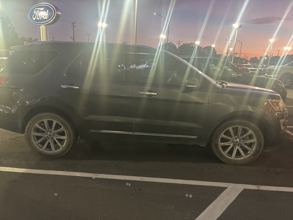 2017 Ford Explorer Limited photo 2