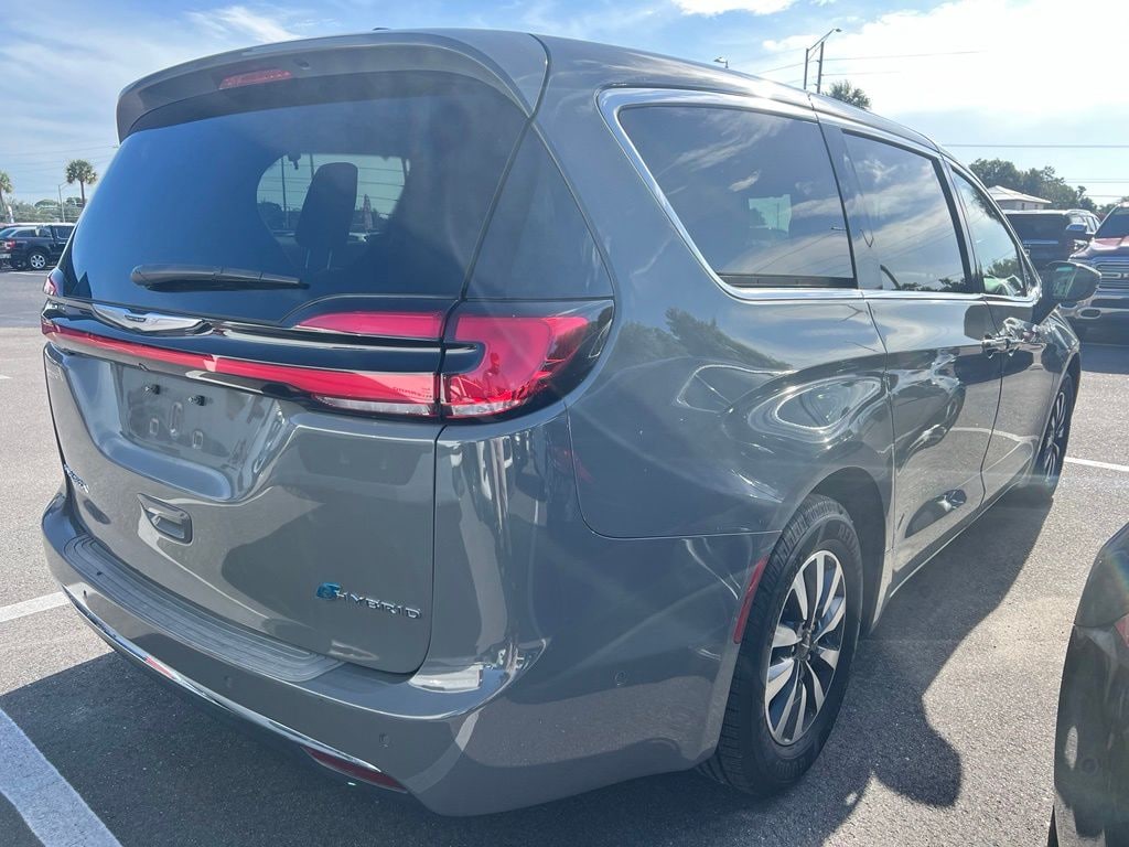 Used 2022 Chrysler Pacifica Hybrid Touring L Minivan/Van