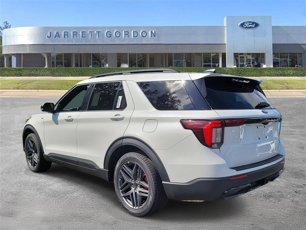 2025 Ford Explorer ST-Line photo 3