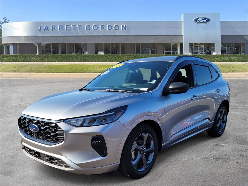 2023 Ford Escape ST-Line photo 2