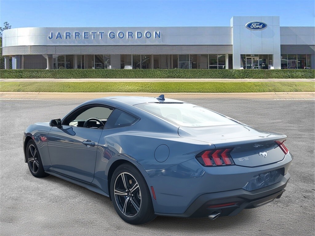 2025 Ford Mustang EcoBoost photo 3