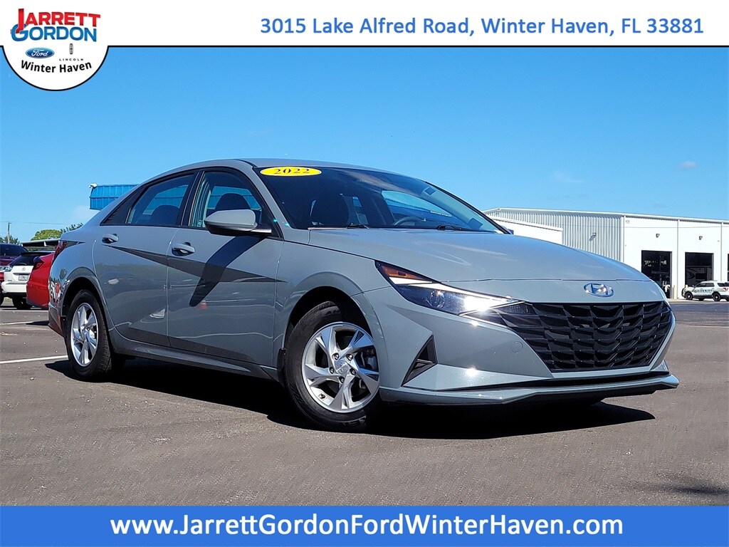 Used 2022 Hyundai Elantra SE Sedan