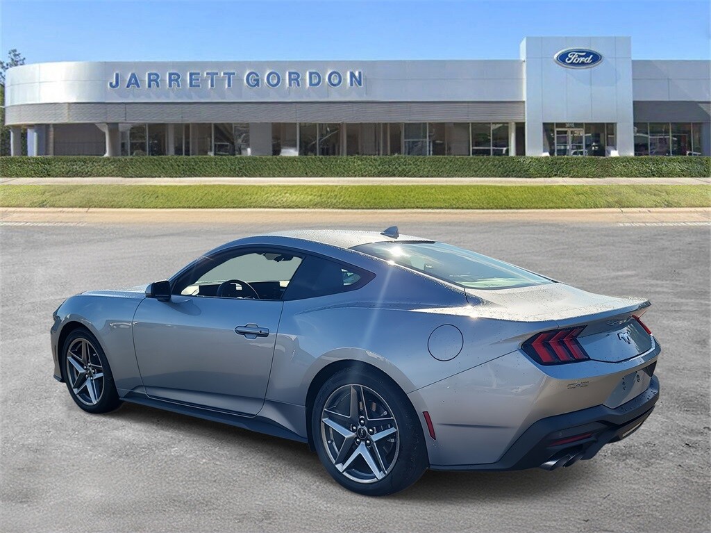 2025 Ford Mustang EcoBoost photo 3