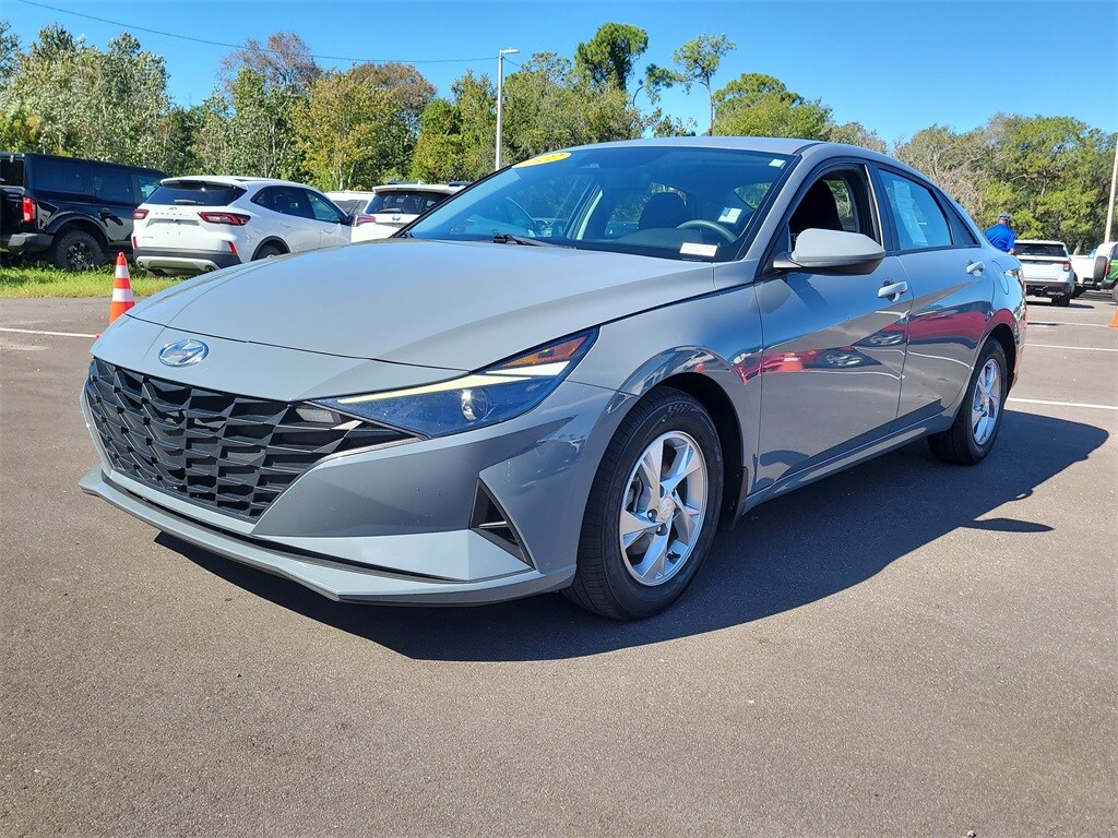 Used 2022 Hyundai Elantra SE Sedan