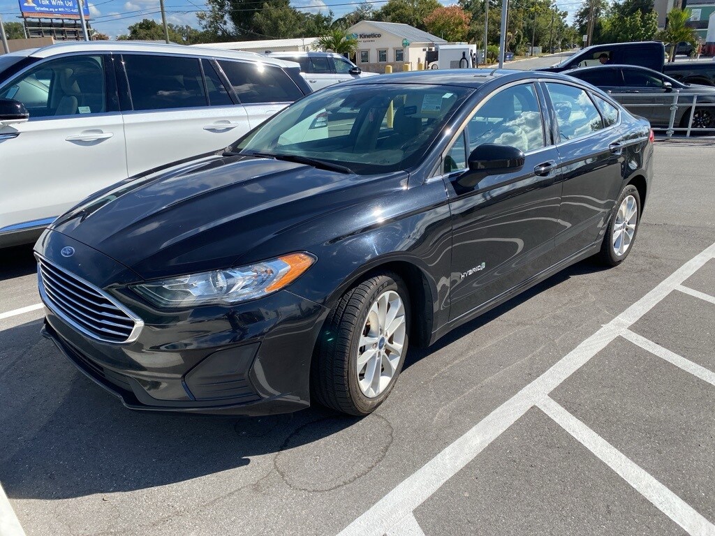 2019 Ford Fusion Hybrid SE photo 2