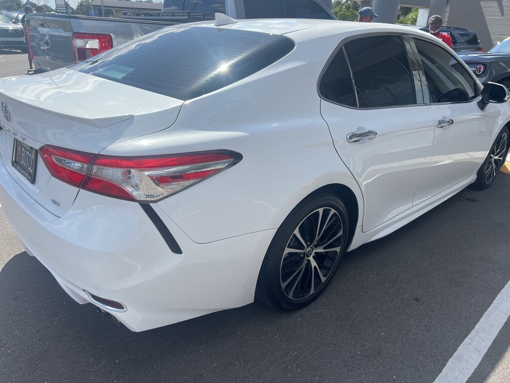 Used 2020 Toyota Camry SE Sedan