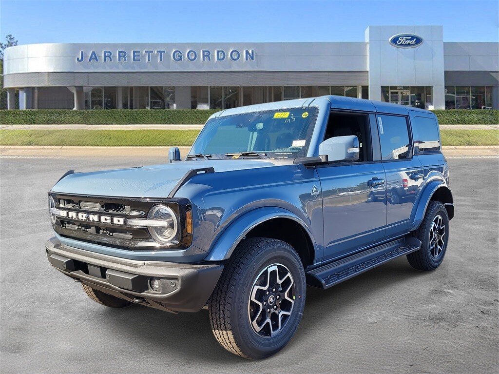 2025 Ford Bronco Outer Banks photo 2