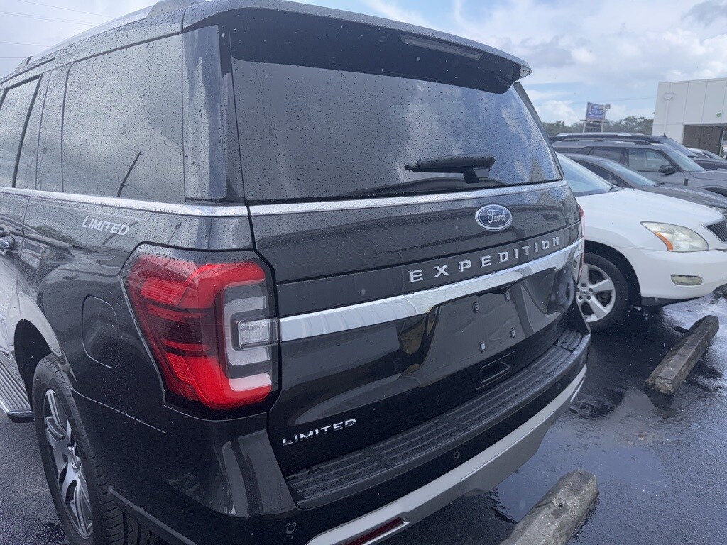2023 Ford Expedition Limited photo 3