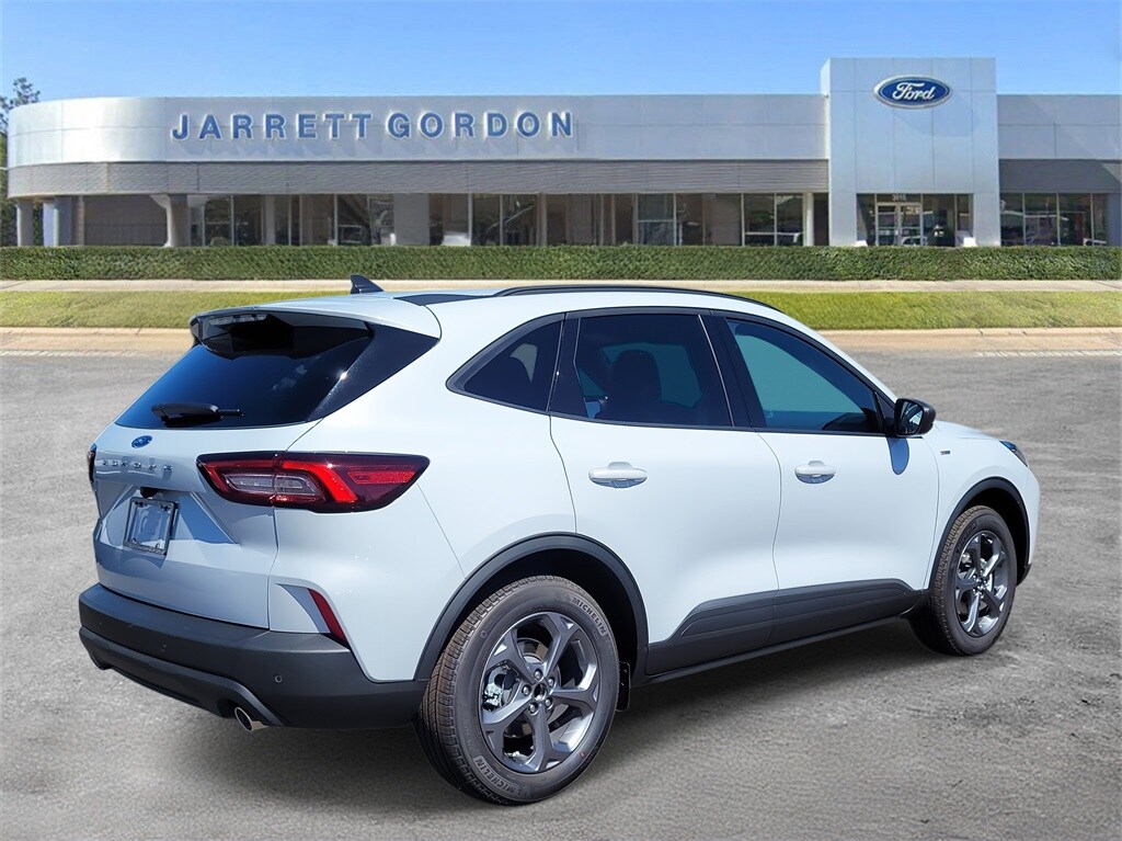 2026 Ford Escape ST-Line photo 3