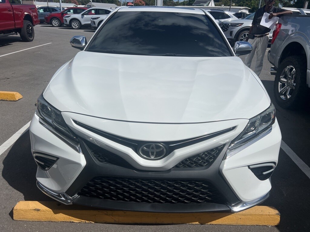 Used 2020 Toyota Camry SE Sedan