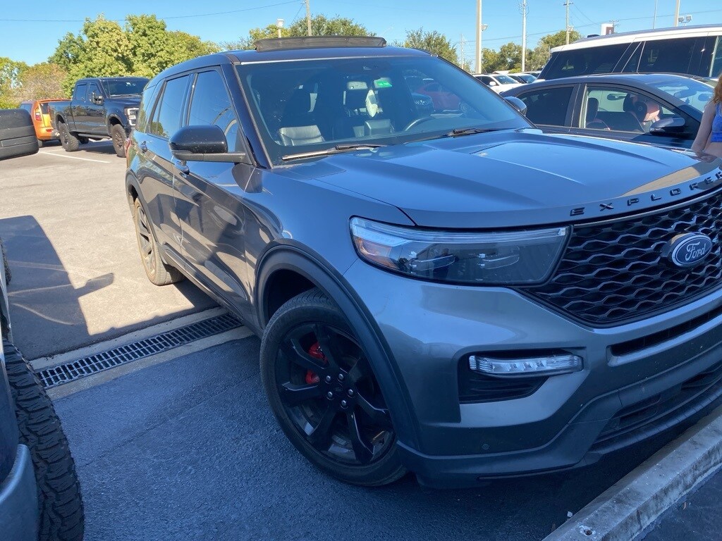 2022 Ford Explorer ST photo 2